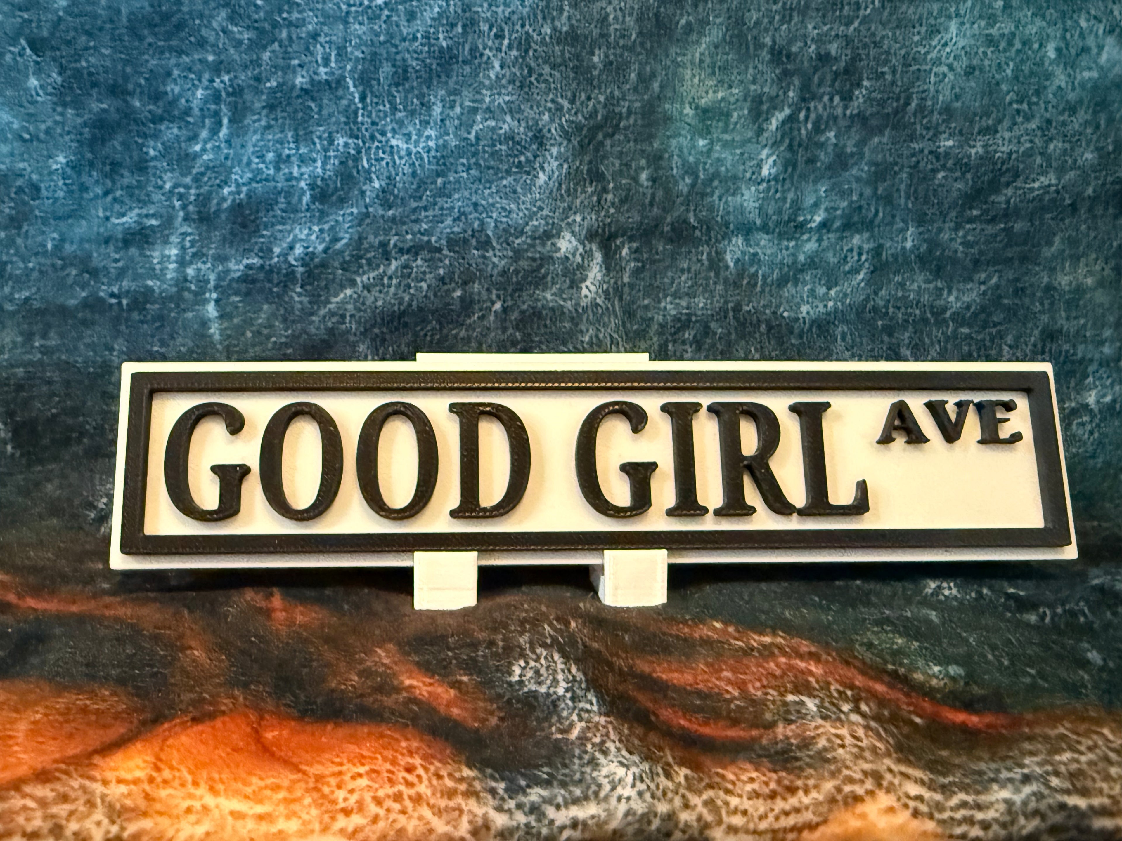 Medium Plaque Bookish Signs (Colors Random)
