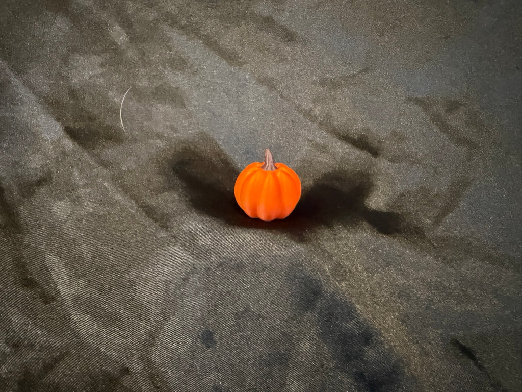 3D printed pumpkin accessory for Suriel figurine